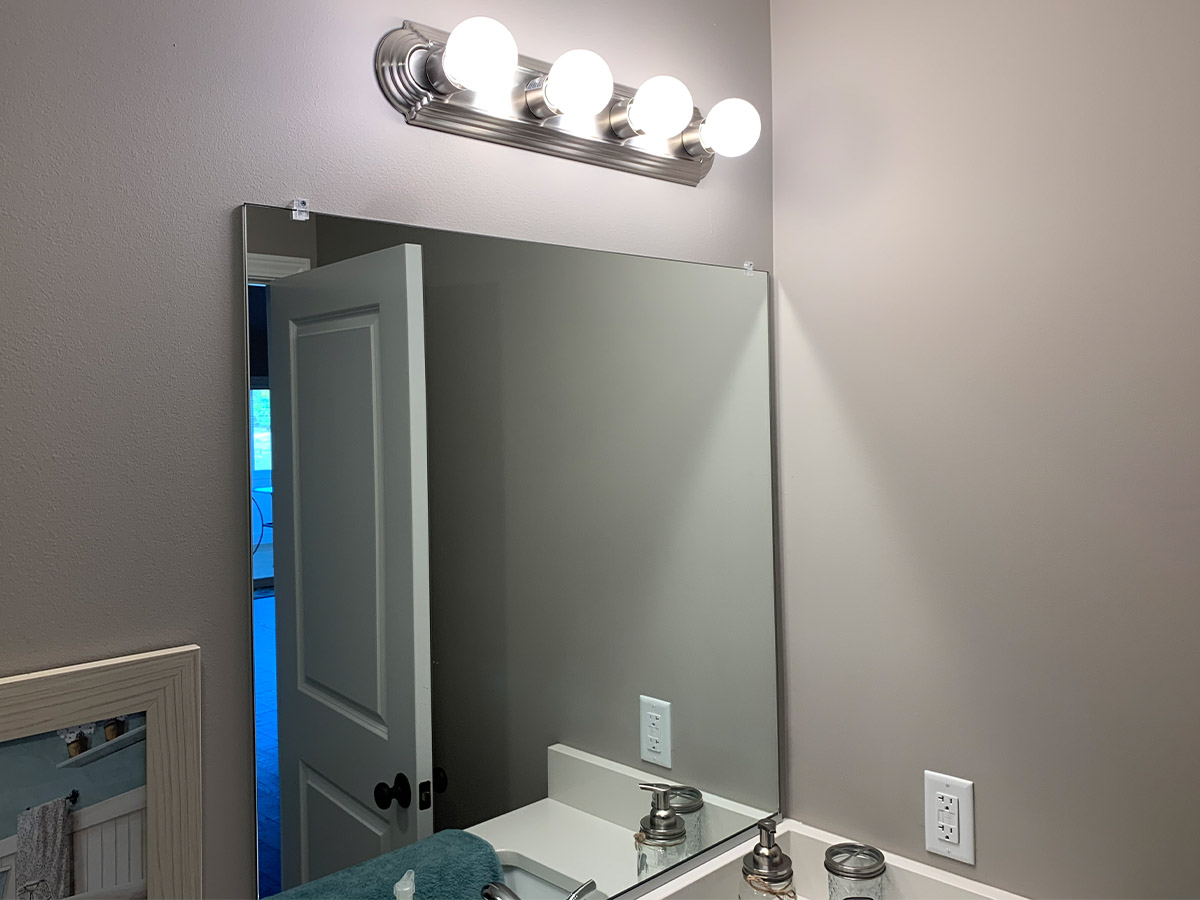 Bathroom mirror with bulb lights